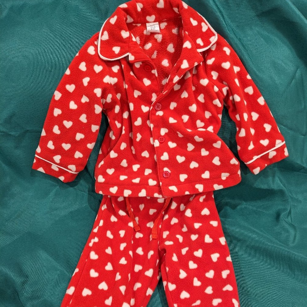 Gap valentines heart 18M pajamas